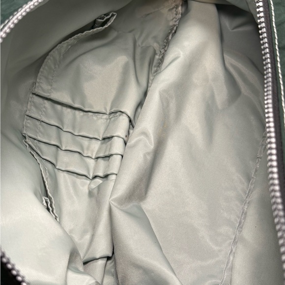Kipling Hand Bag with 3 large pockets Color Green - Picture 5 of 9